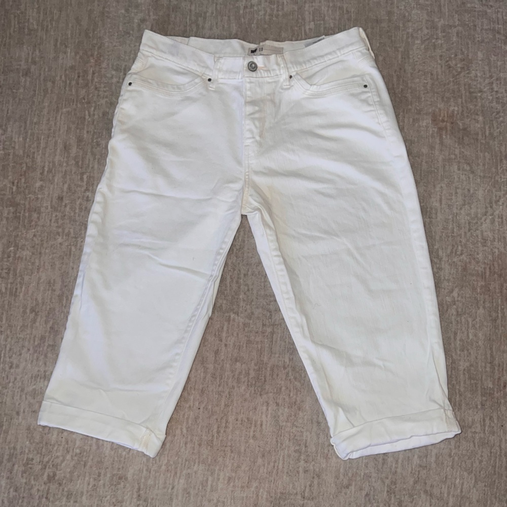 Levi’s White Jean Capris